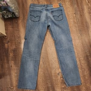 Men's Levi's 33 W x 32 L stretch jeans preowned